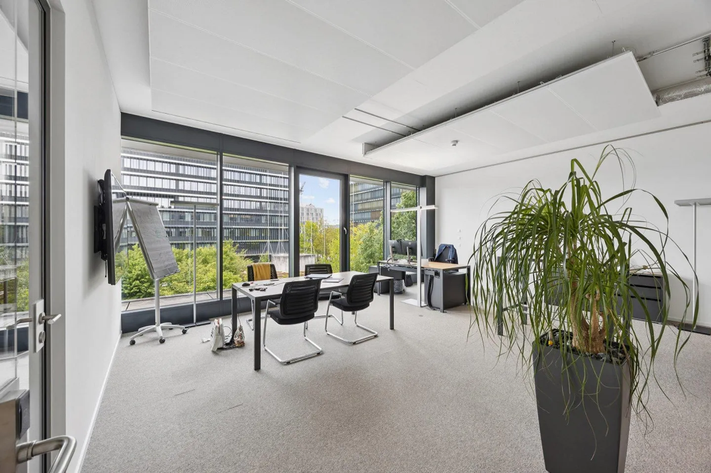 Attractive office space for rent - Photo 5 of 5