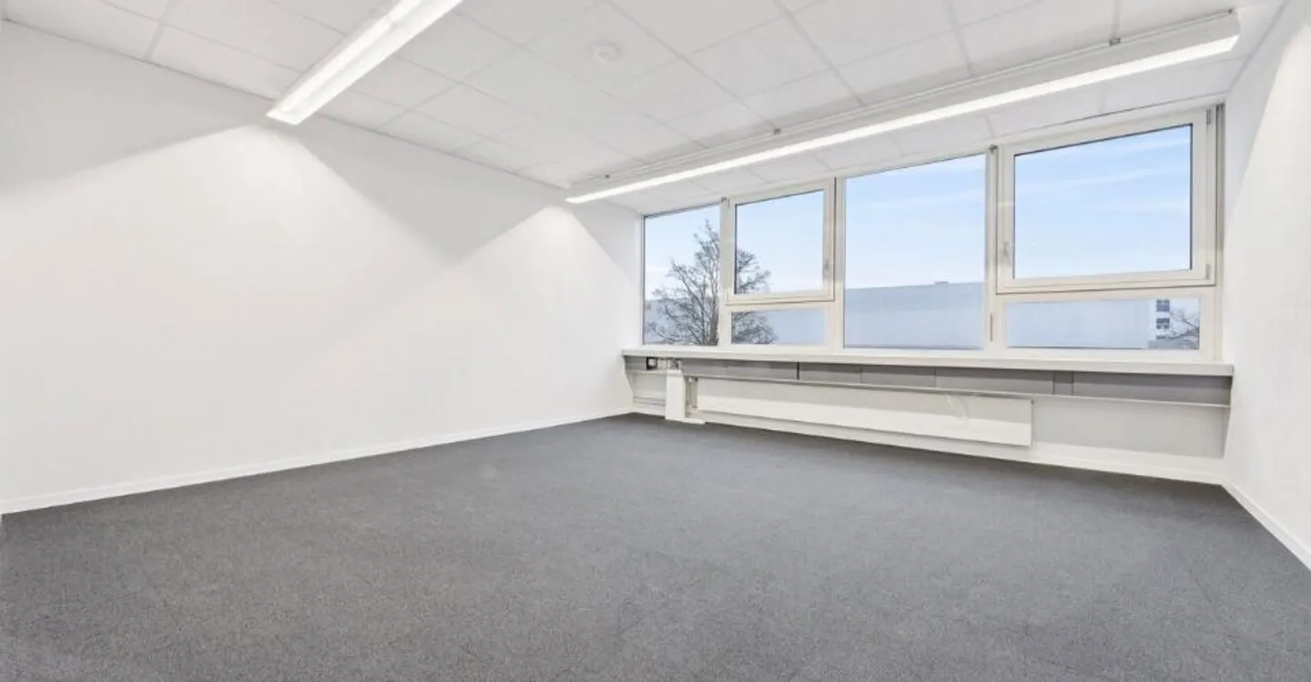Spazio commerciale o studio con ufficio e area di produzione - Foto 3 di 11