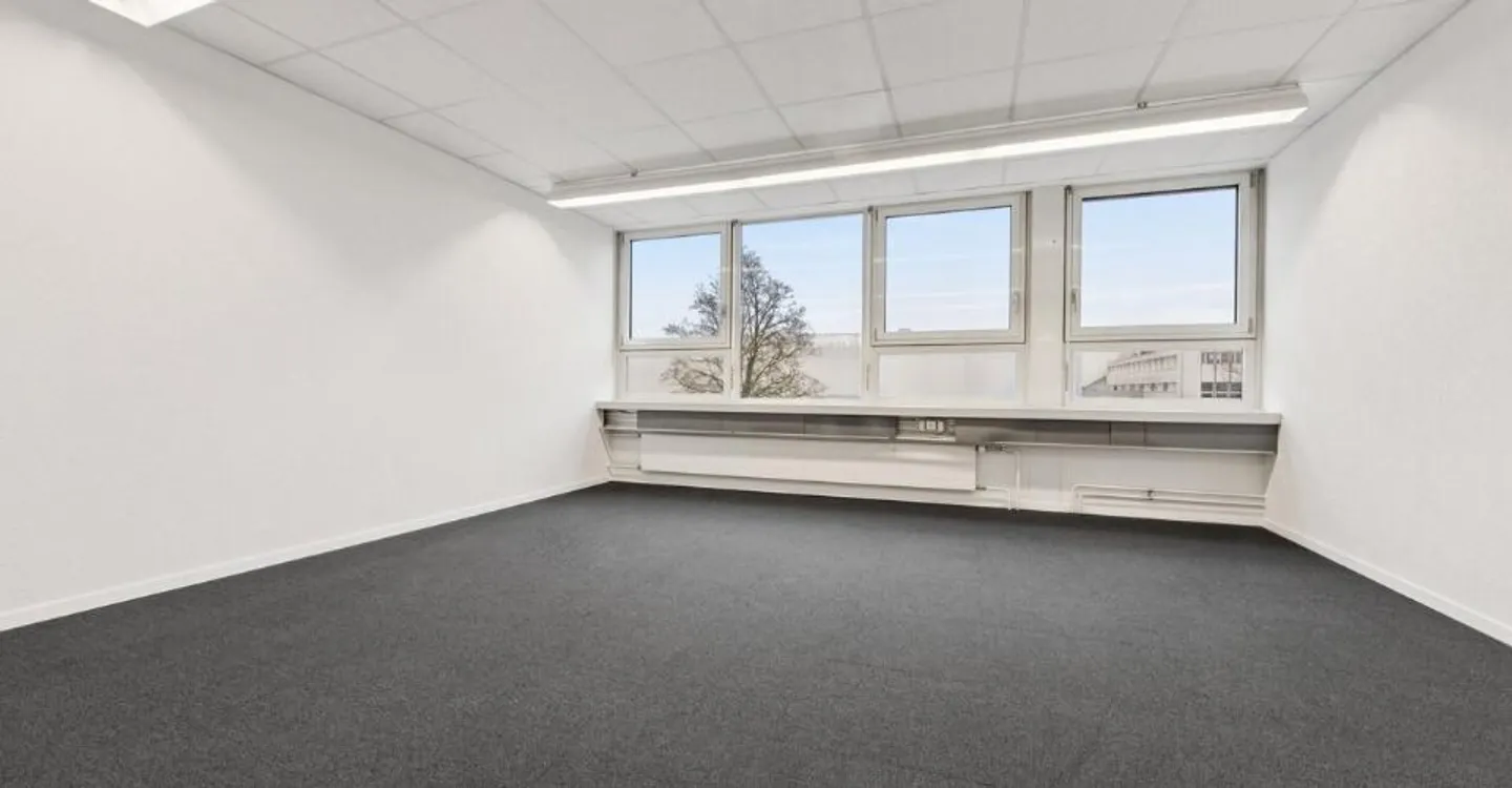 Spazio commerciale o studio con ufficio e area di produzione - Foto 9 di 11
