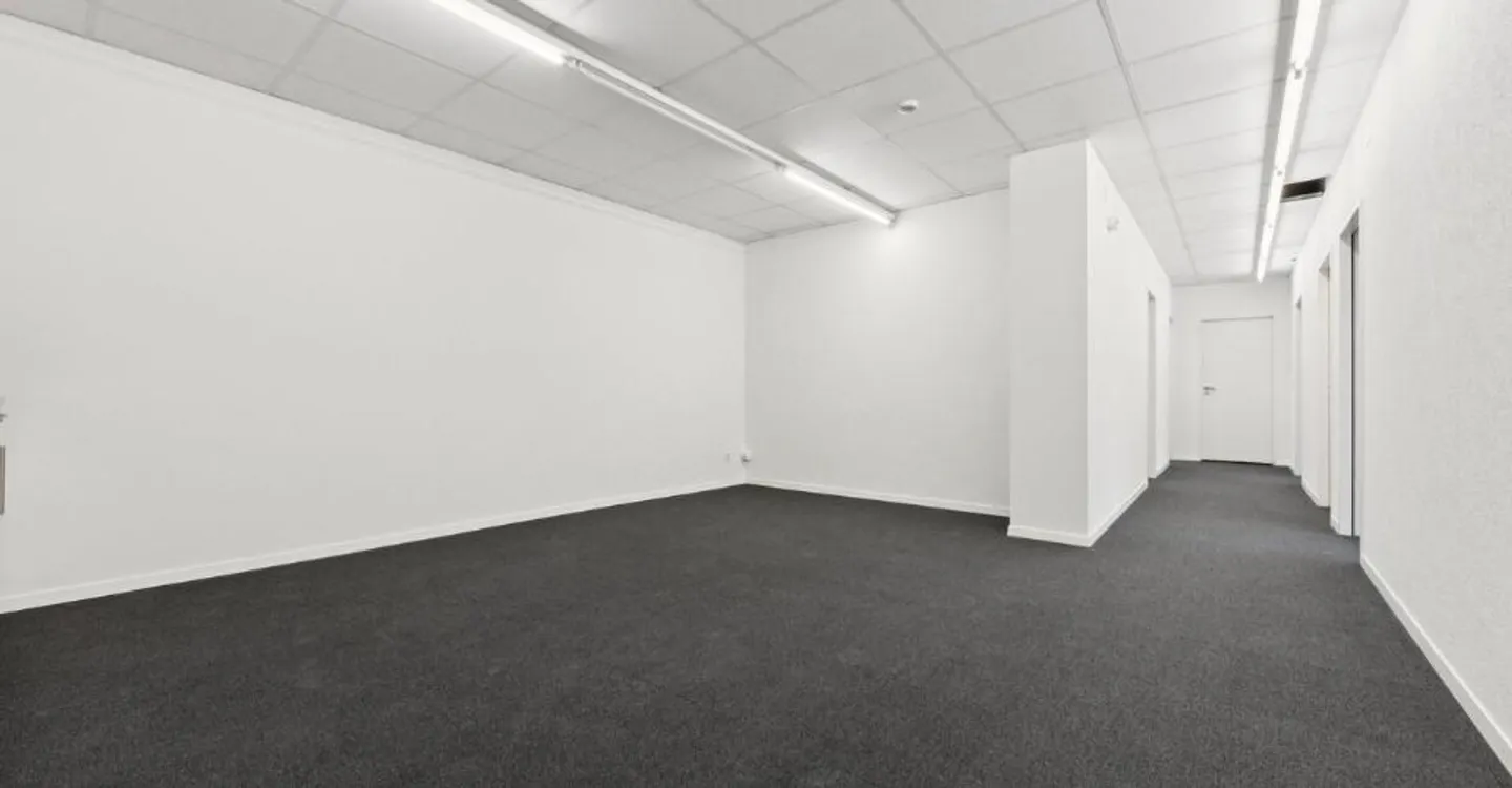 Spazio commerciale o studio con ufficio e area di produzione - Foto 4 di 11