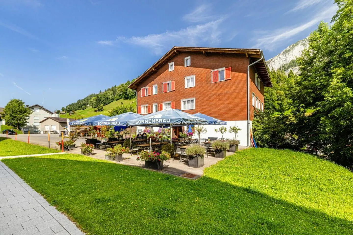 Hotel/Ristorante storico con fascino e potenziale di riconversione - Foto 1 di 8