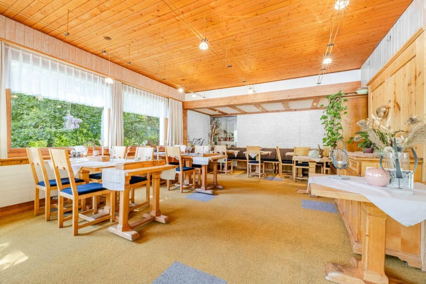 Hotel/Ristorante storico con fascino e potenziale di riconversione - Foto 2 di 8