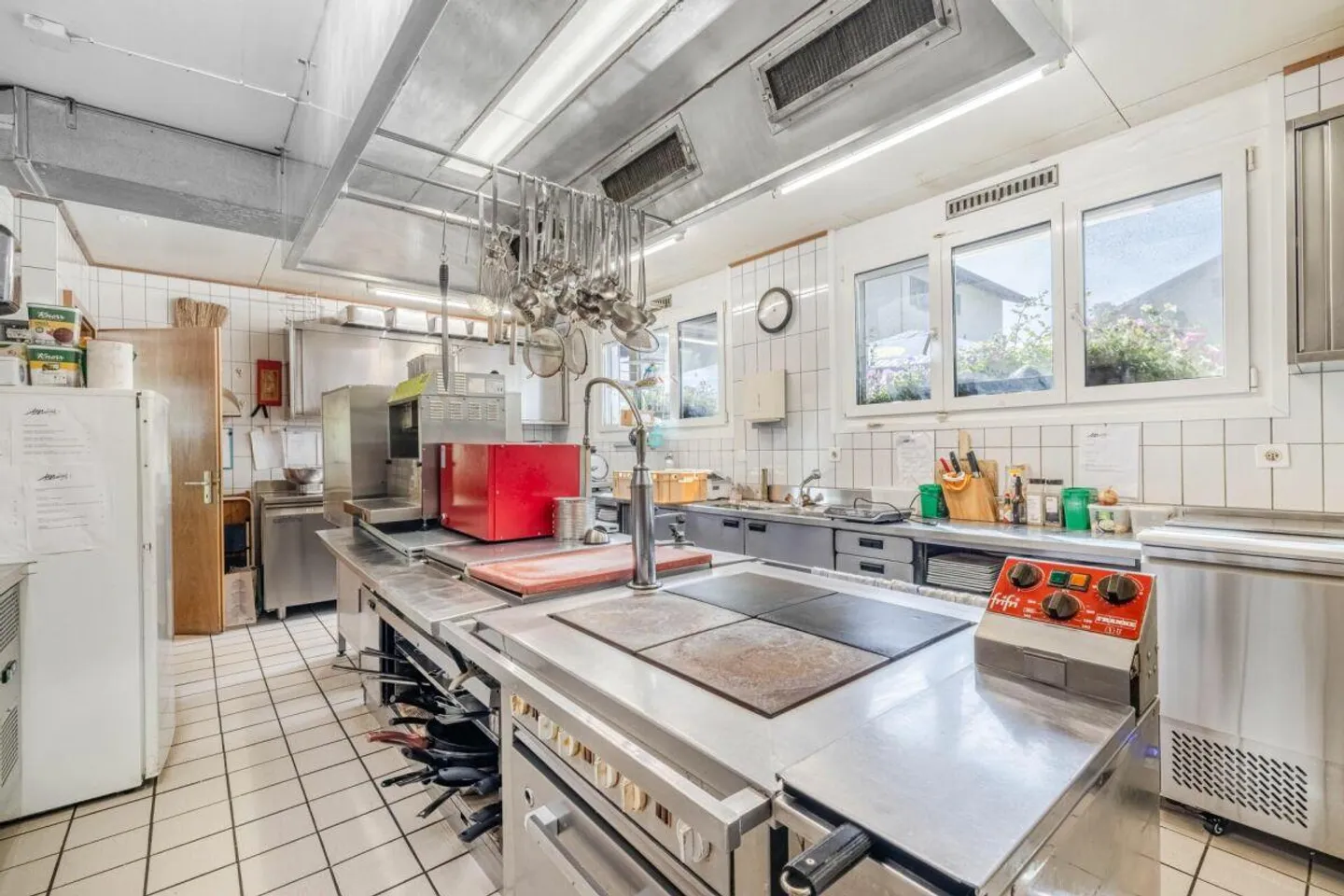 Hotel/Ristorante storico con fascino e potenziale di riconversione - Foto 3 di 8