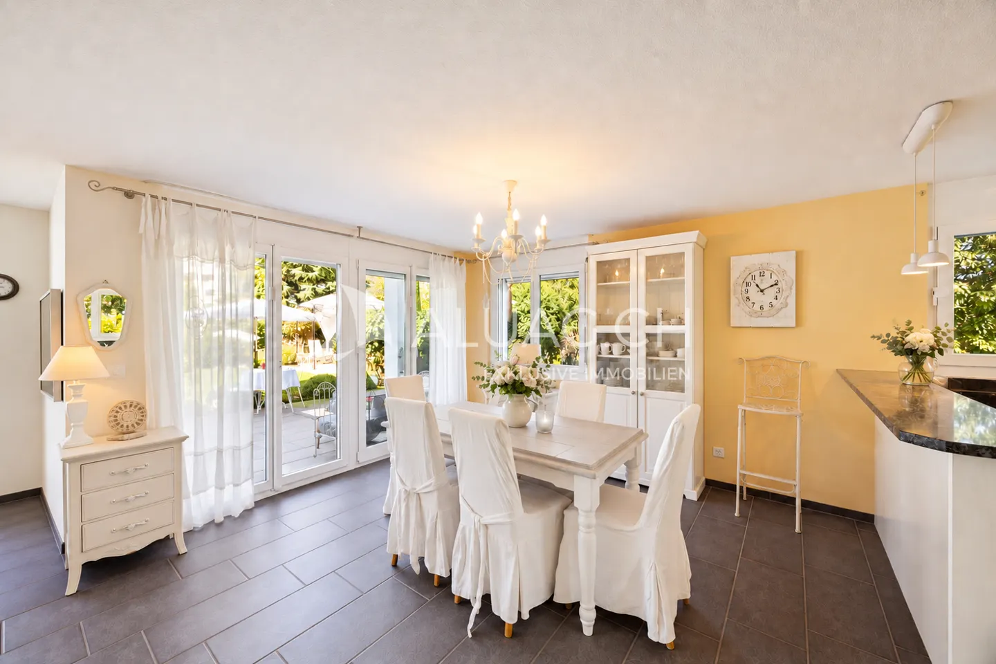 VIVRE COMME EN PROVENCE DANS UN EMPLACEMENT CENTRAL - Photo 4 sur 13