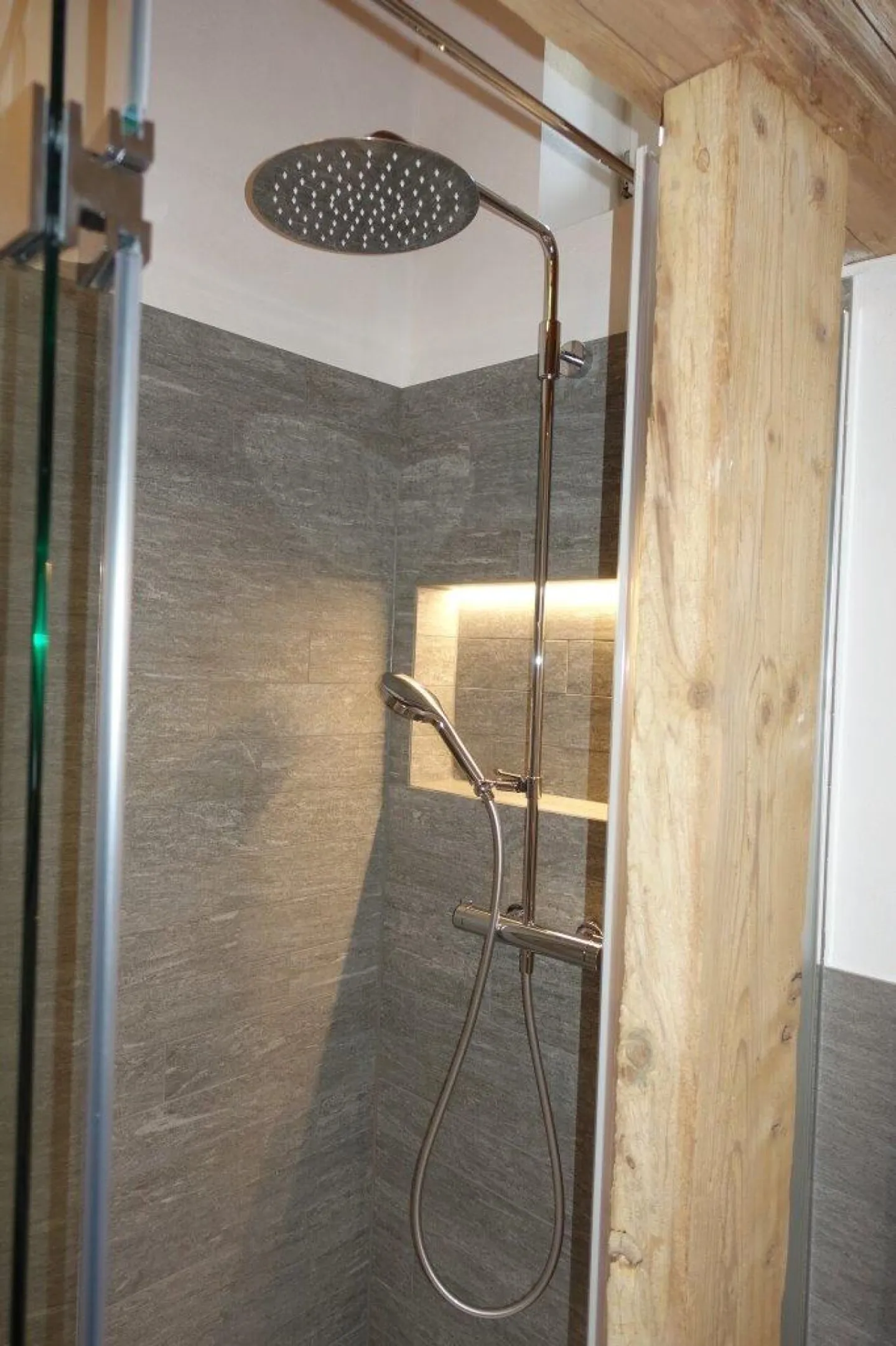 4.5-Zimmer-Ferienwohnung Nr. 2 in einem historischen Zweifamilienhaus in Luven - Foto 11 von 13