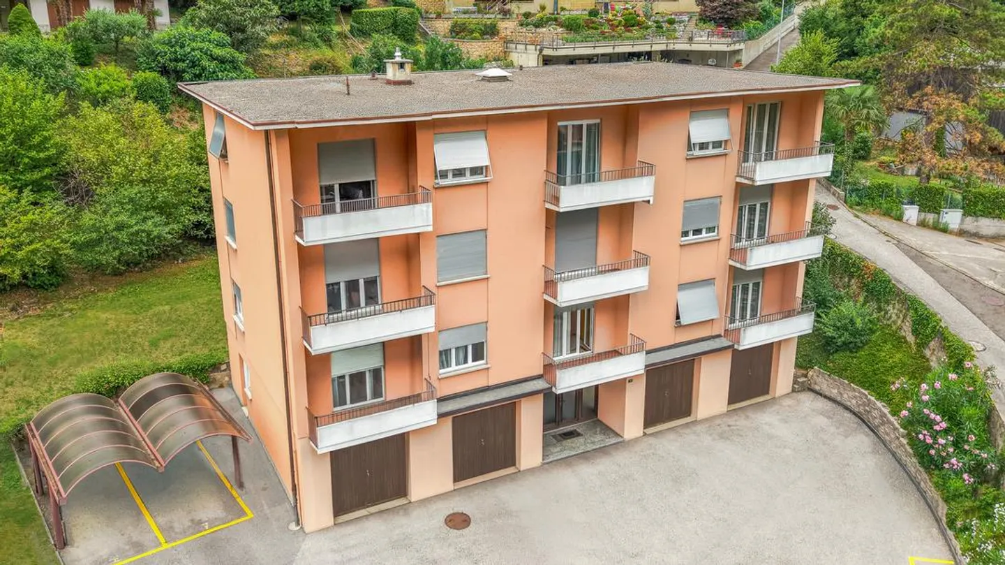 Outdoor parking space for rent in Riva San Vitale - Photo 1 of 1