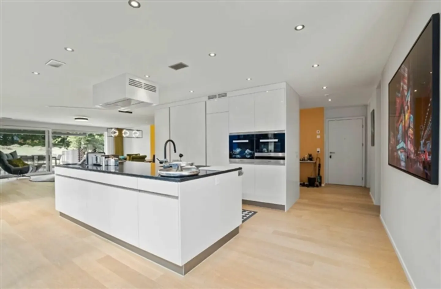 Dreamy and Modern Garden Apartment in Zurich Witikon - Photo 19 of 19