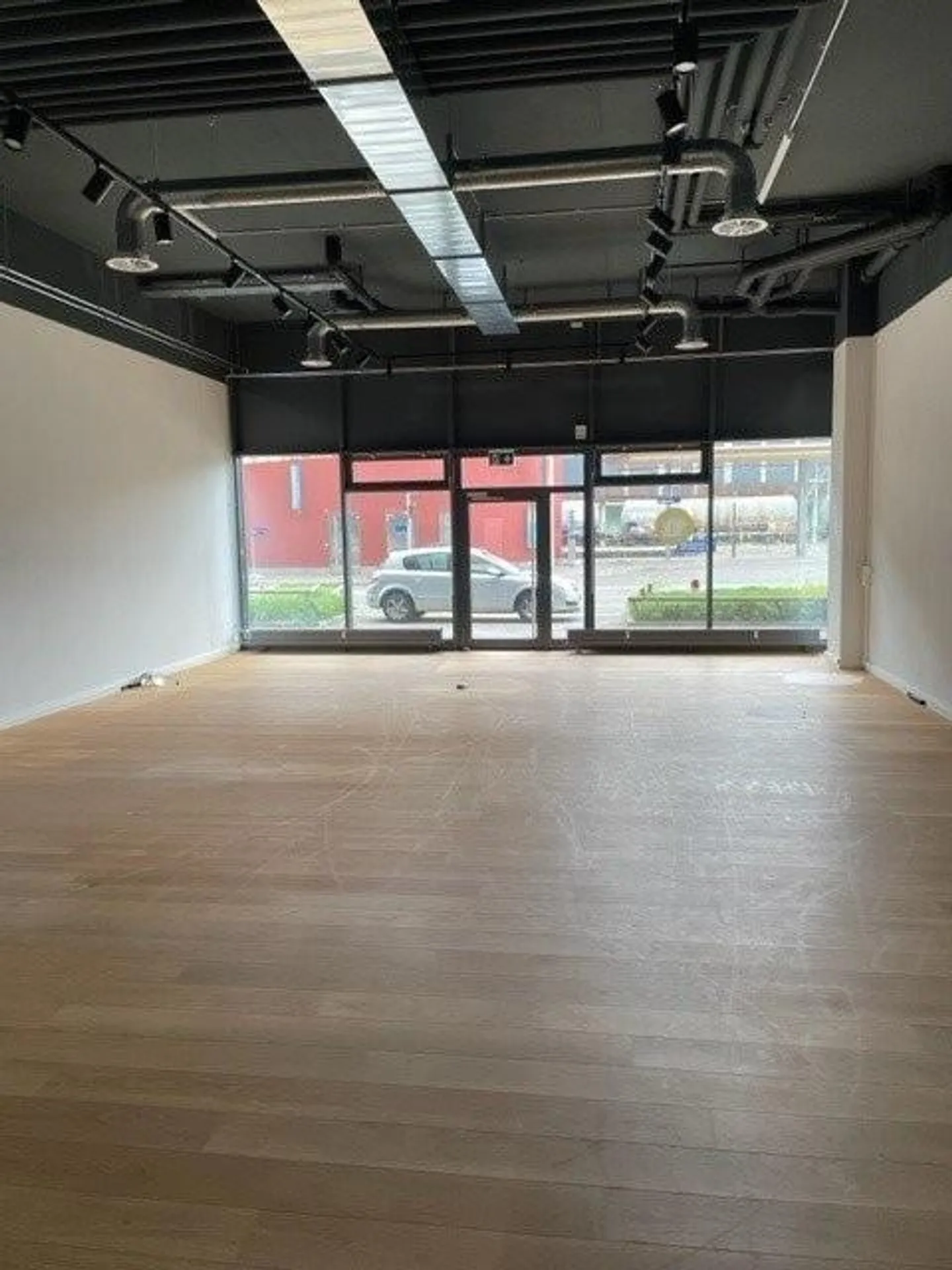 Commercial space near Zollikofen train station - Photo 2 of 4