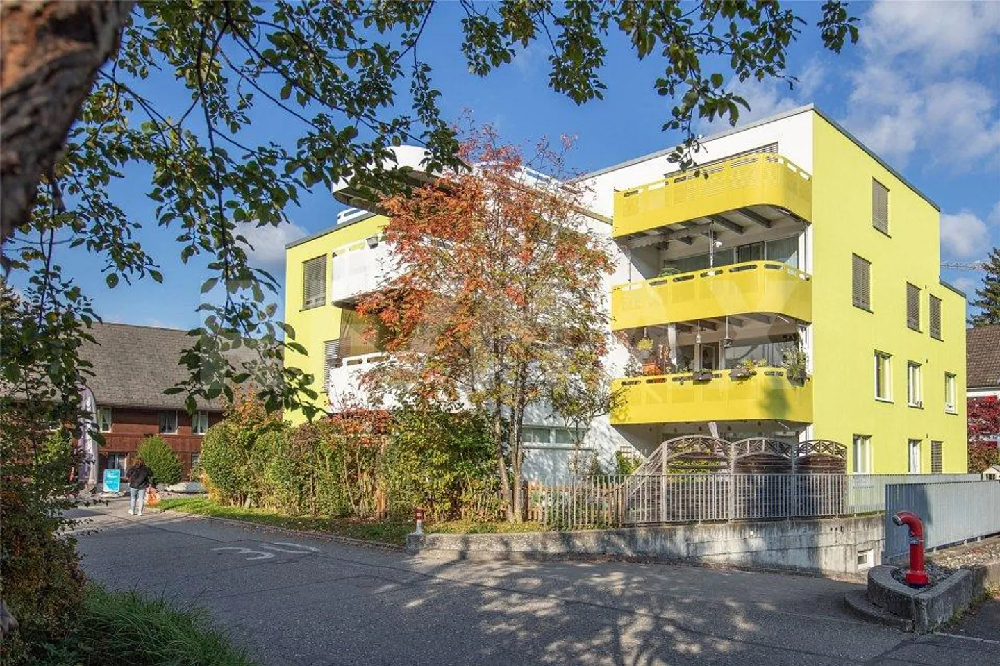 High-yielding multi-family house with 7 apartments and 10 underground parking spaces - Photo 1 of 13