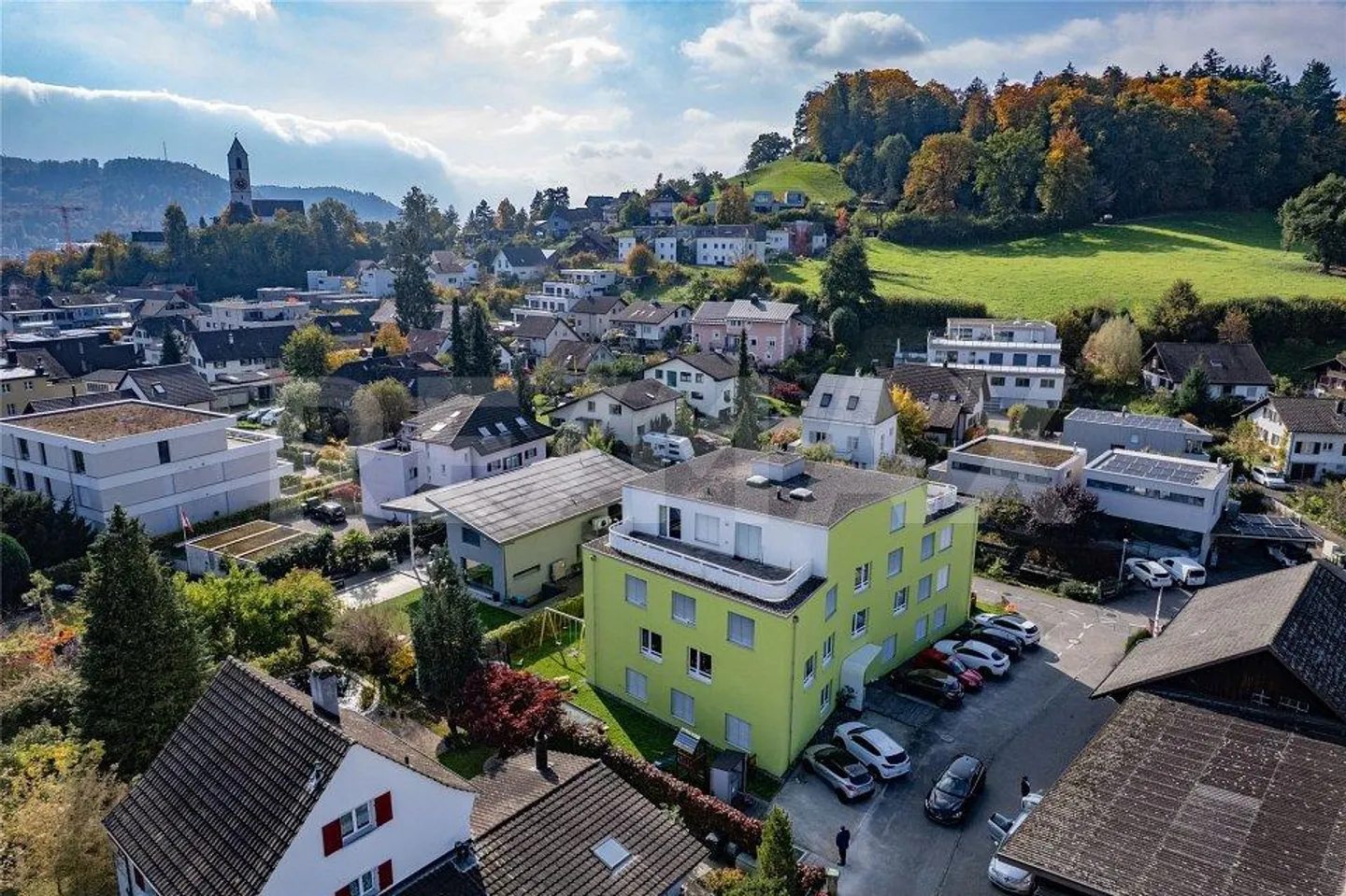 High-yielding multi-family house with 7 apartments and 10 underground parking spaces - Photo 4 of 13