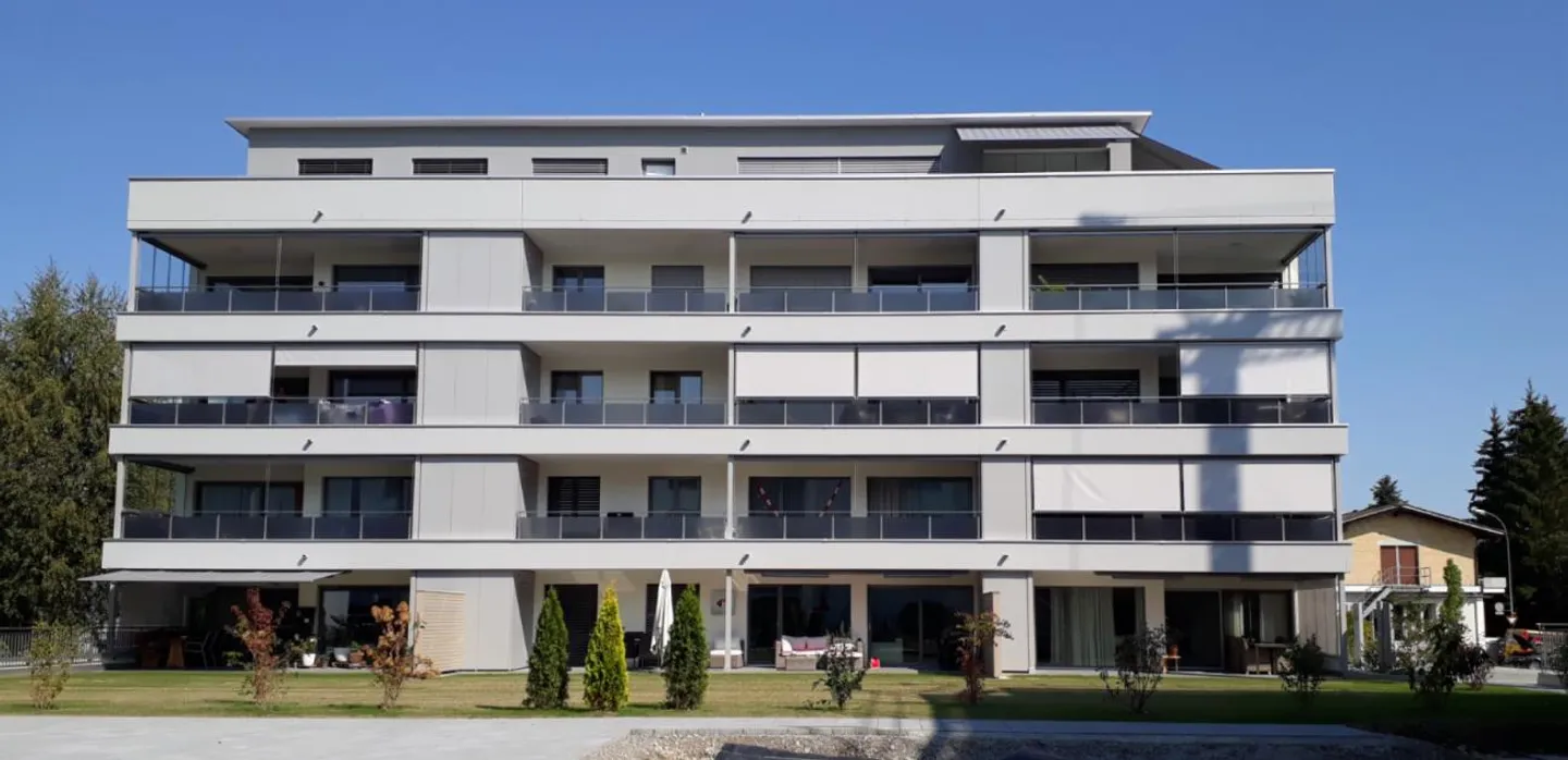 Appartement moderne de 3,5 pièces avec grand balcon - Photo 1 sur 8