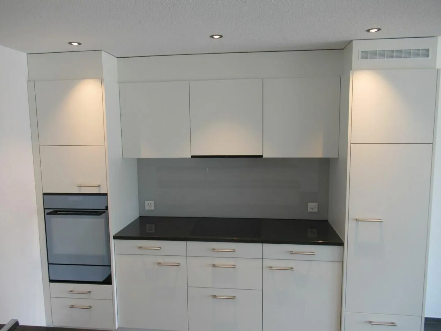 Appartement moderne de 3,5 pièces avec grand balcon - Photo 3 sur 8