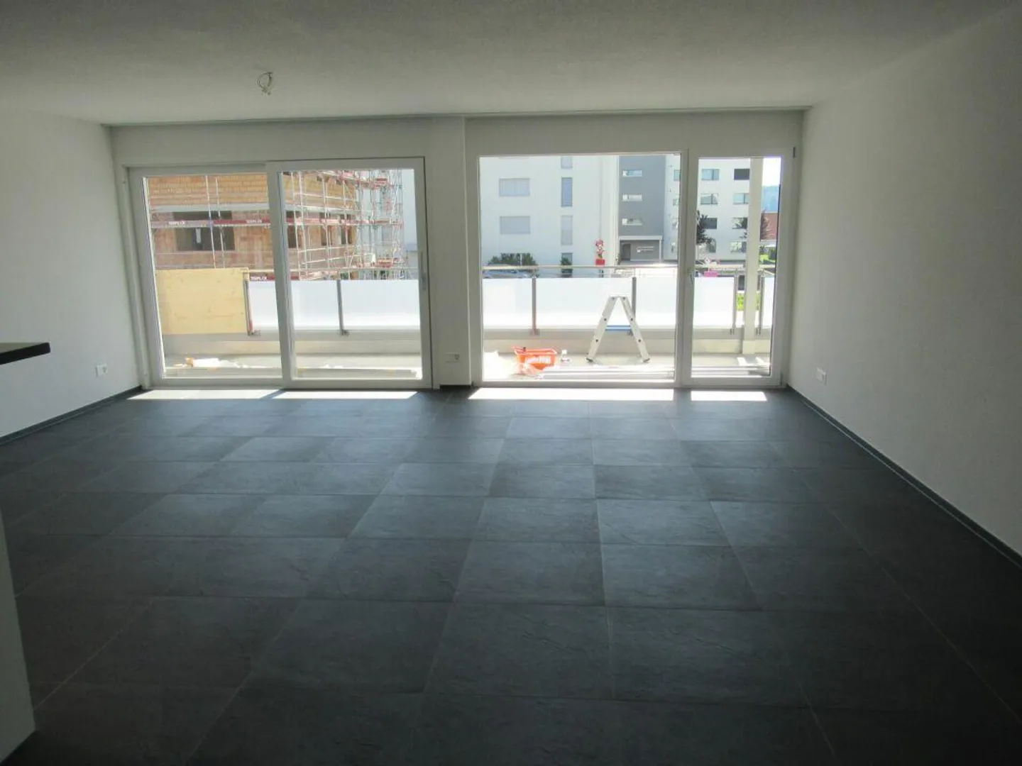 Appartement moderne de 3,5 pièces avec grand balcon - Photo 5 sur 8