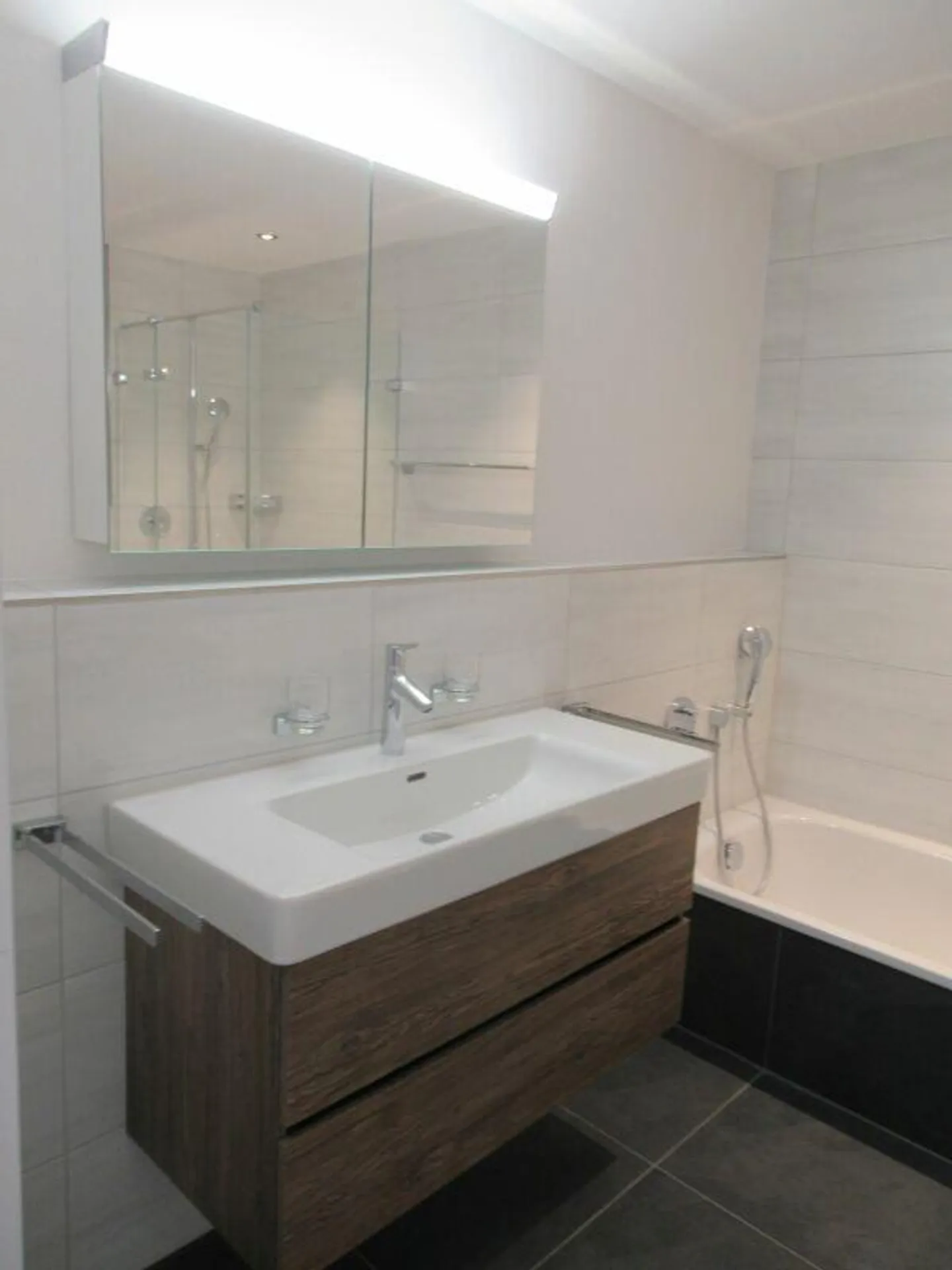 Appartement moderne de 3,5 pièces avec grand balcon - Photo 6 sur 8