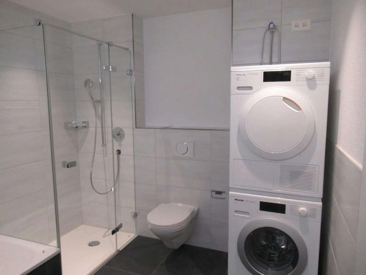 Appartement moderne de 3,5 pièces avec grand balcon - Photo 7 sur 8