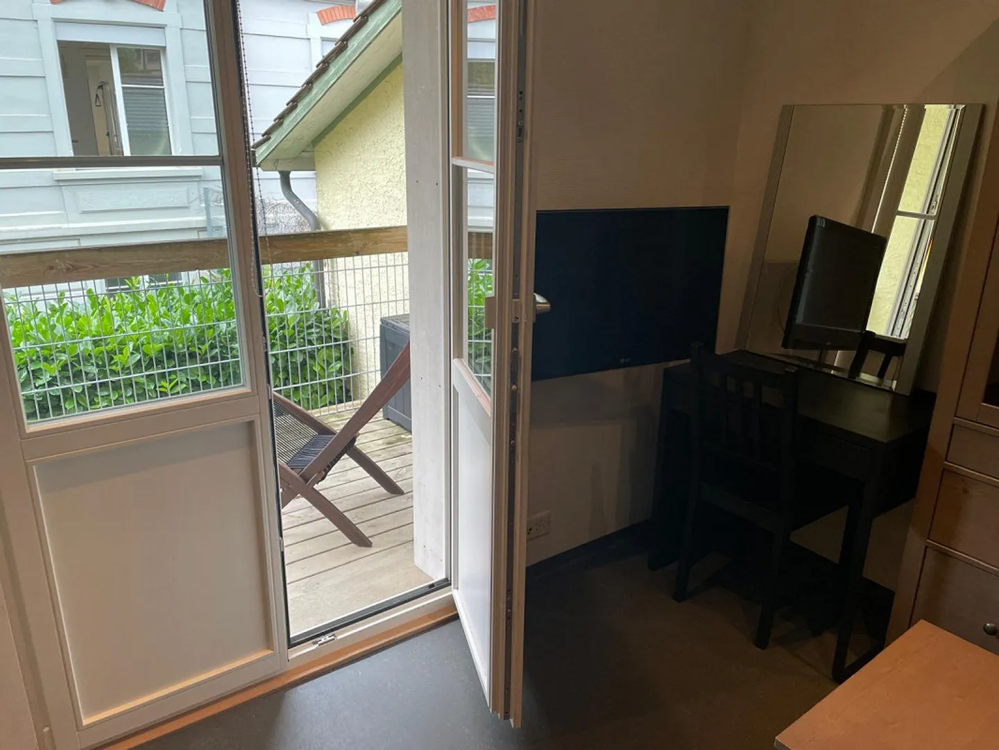 furnished small apartment - Photo 5 of 6