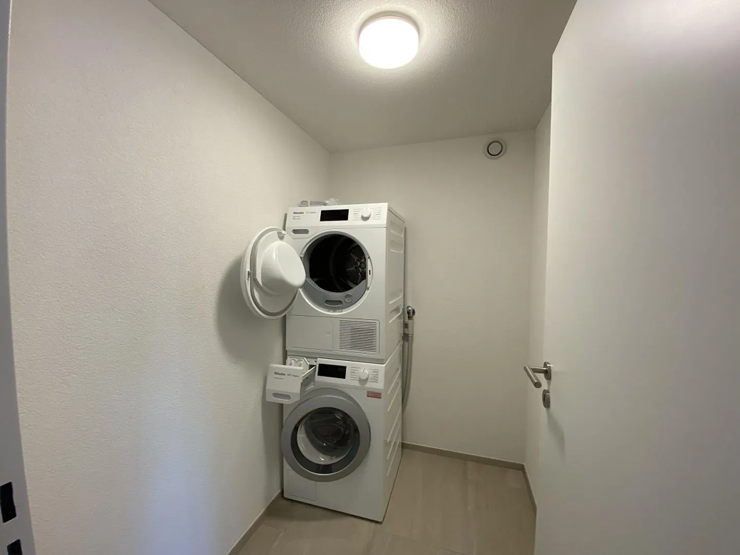 Moderne Wohnung mit Galerie - Foto 5 von 8