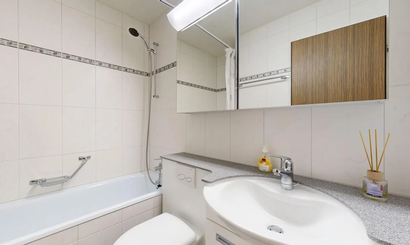 Appartamento 2.5 locali con balcone e vista montagna a Cunter - Foto 7 di 11