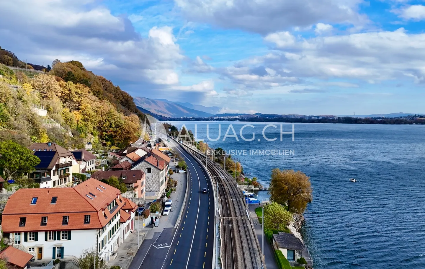 Casa unifamiliare con vista lago non edificabile - Foto 1 di 8