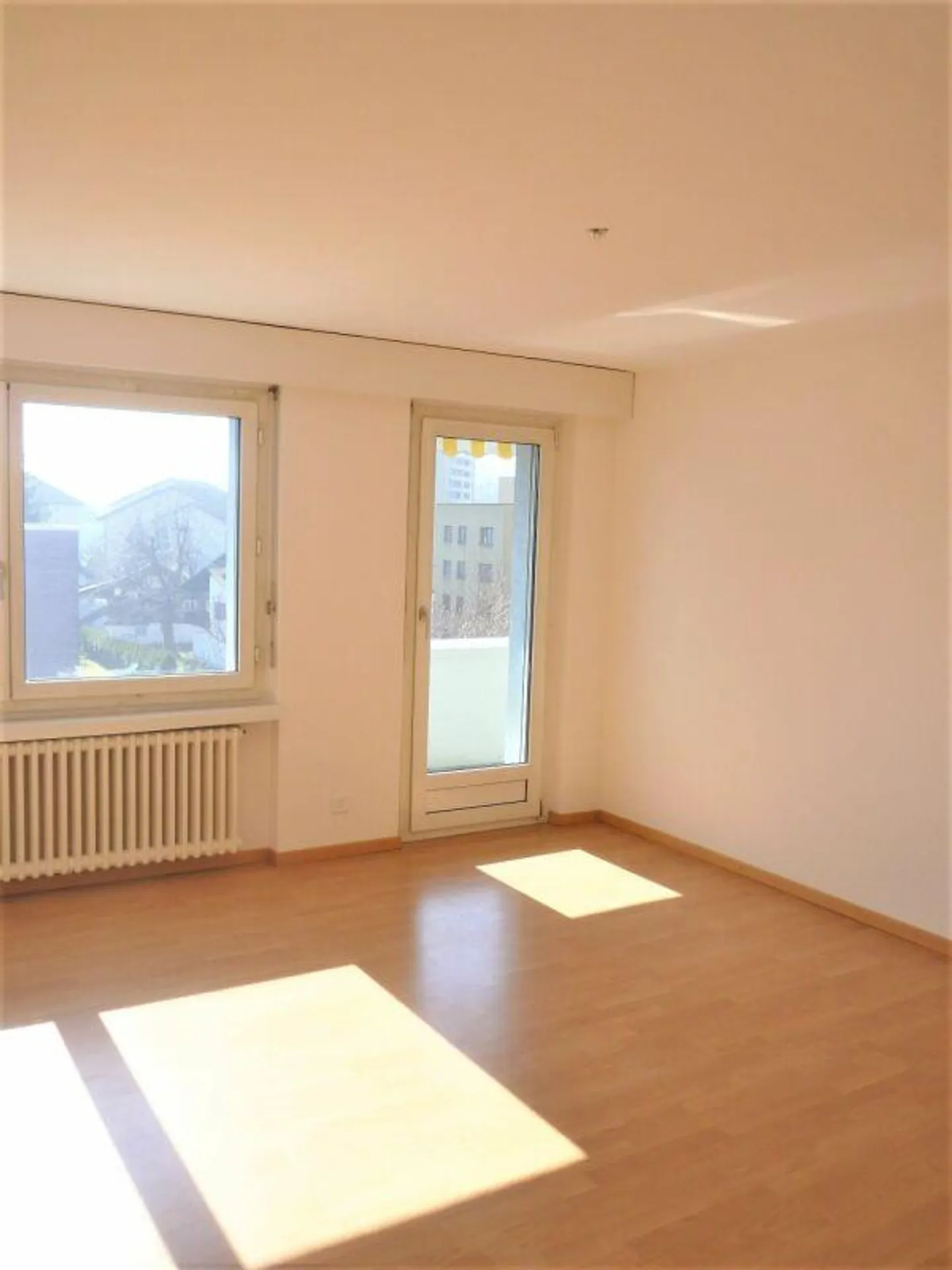 Helles Apartment mit sonnigem Balkon - Foto 3 von 12