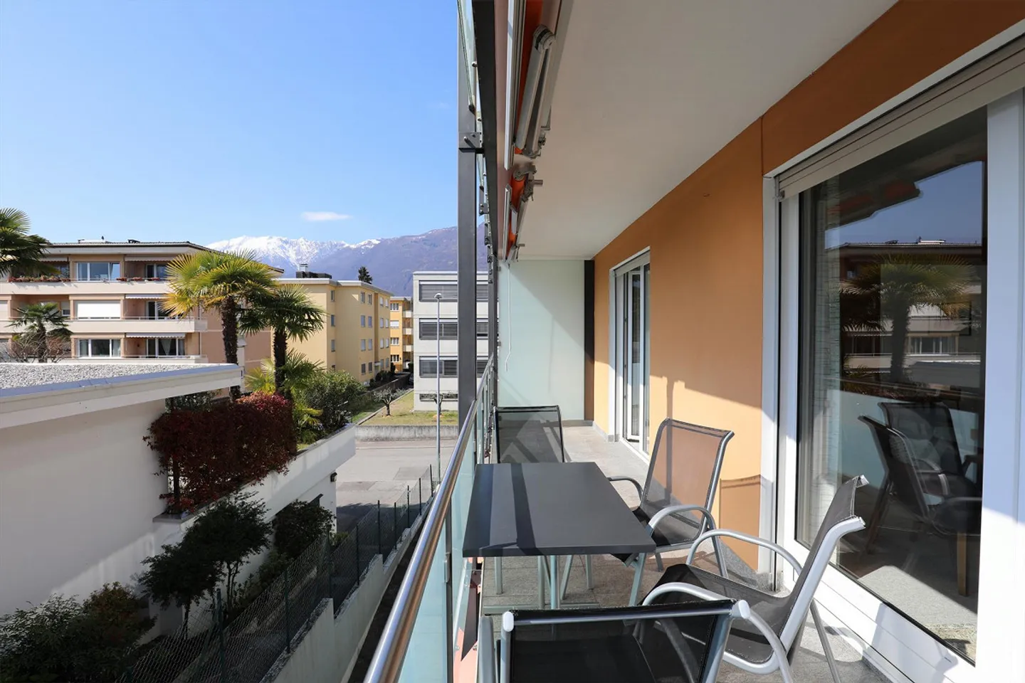 Appartamento di 4,5 stanze con grande balcone e garage - Foto 5 di 19