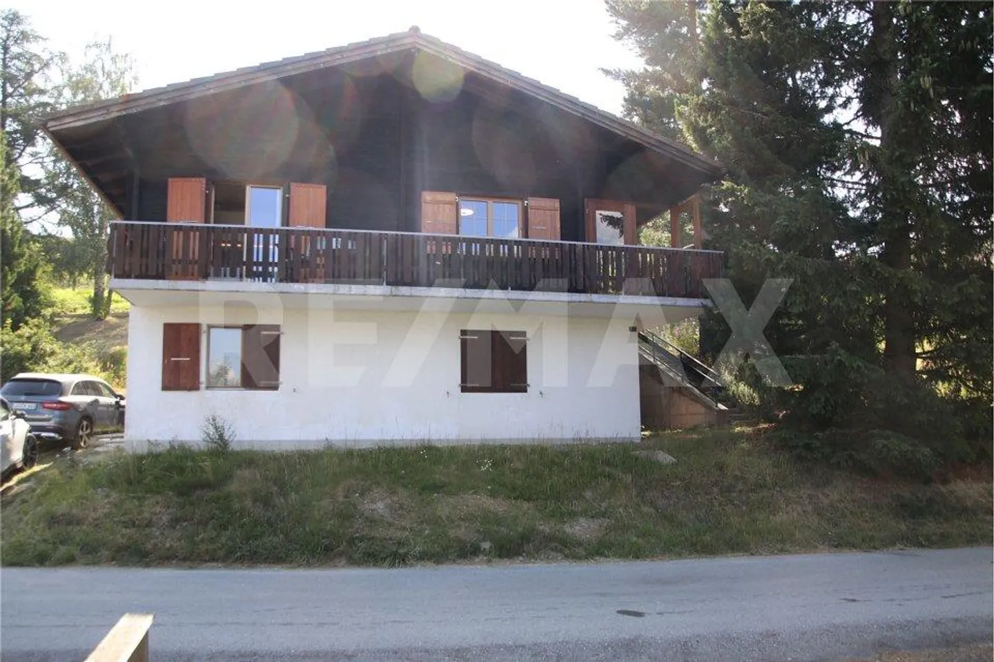Chalet avec une vue magnifique sur la vallée du Rhône - Photo 2 sur 13