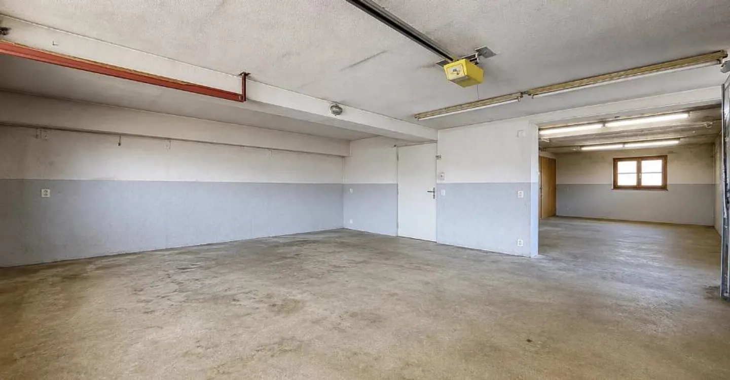 Large house with 2 apartments and spacious garage - Photo 11 of 13
