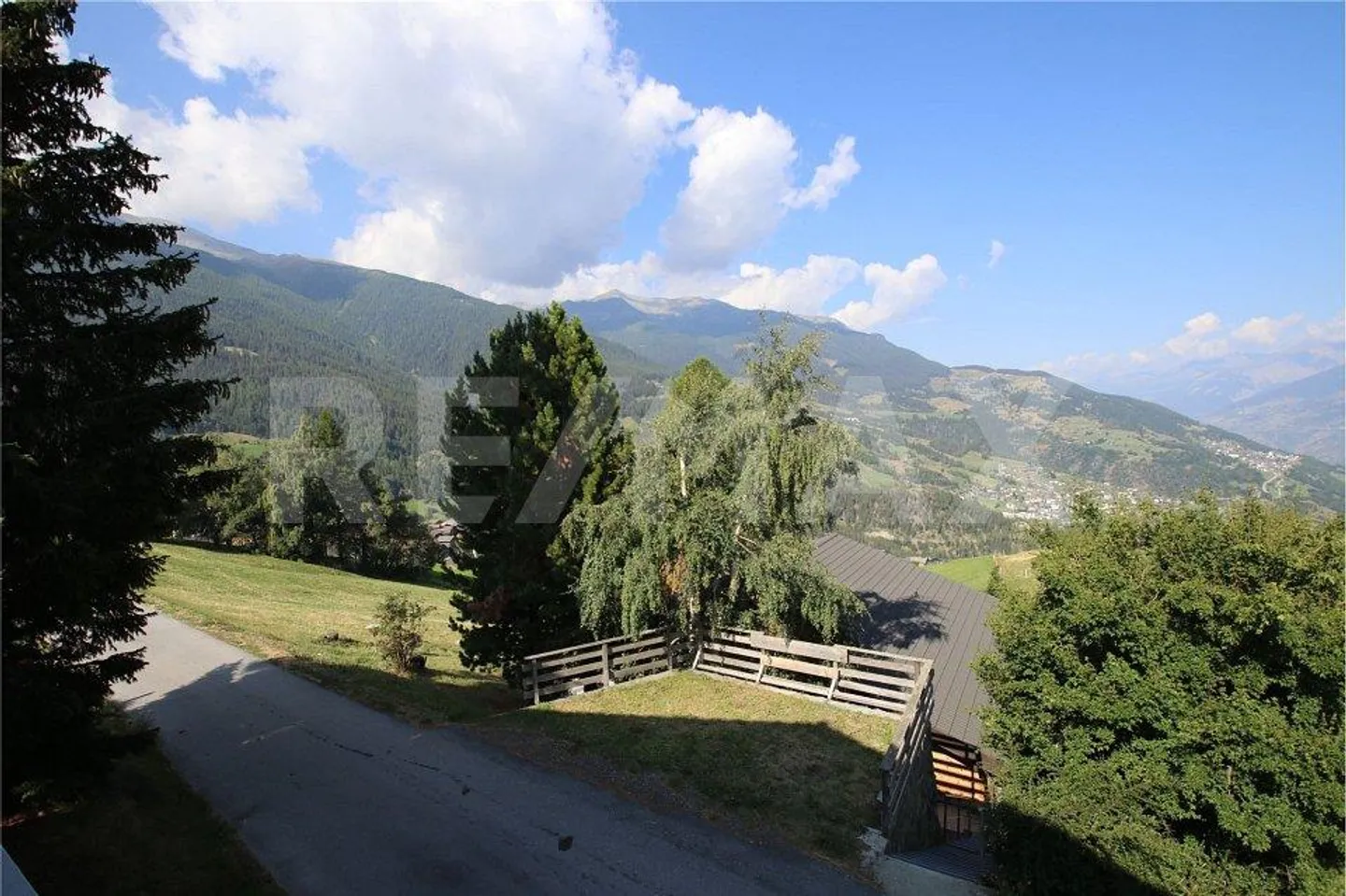 Chalet avec une vue magnifique sur la vallée du Rhône - Photo 11 sur 13