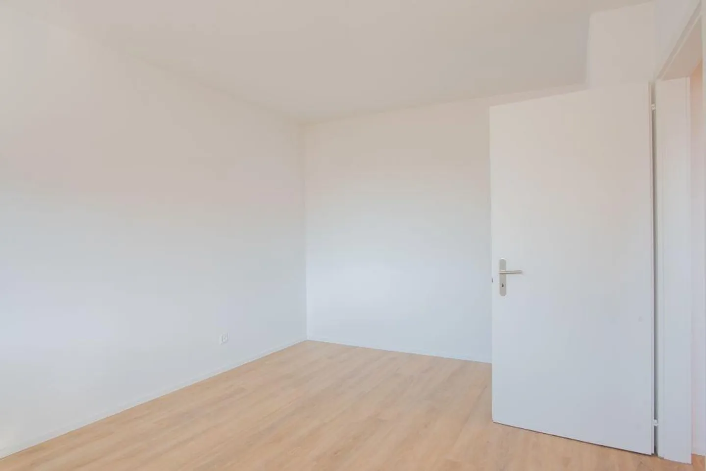 Renovated Apartment for Rent in Biel - Photo 6 of 7