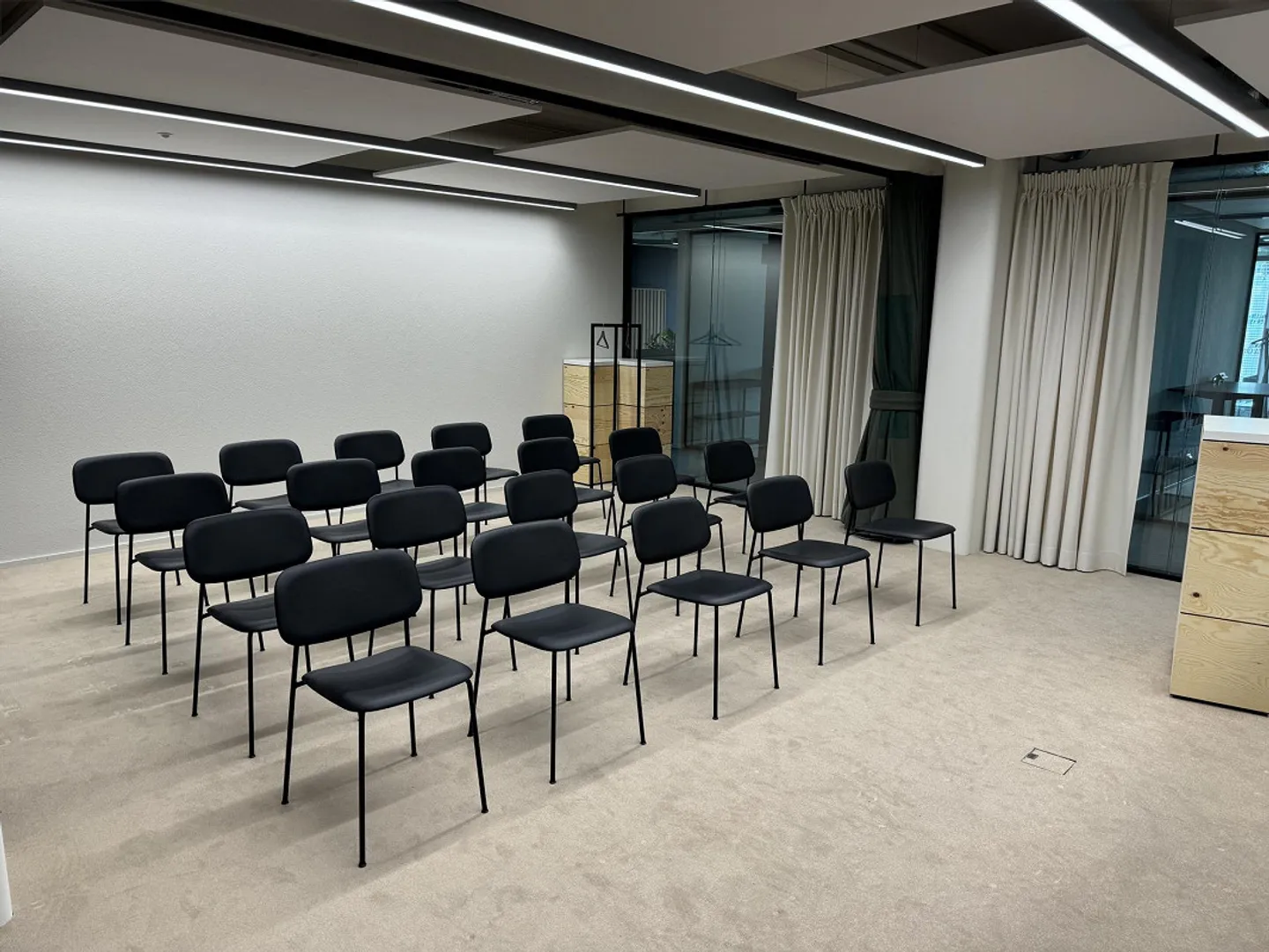 Ufficio completamente arredato per 2 postazioni di lavoro (Servizio tutto incluso) - Foto 3 di 11