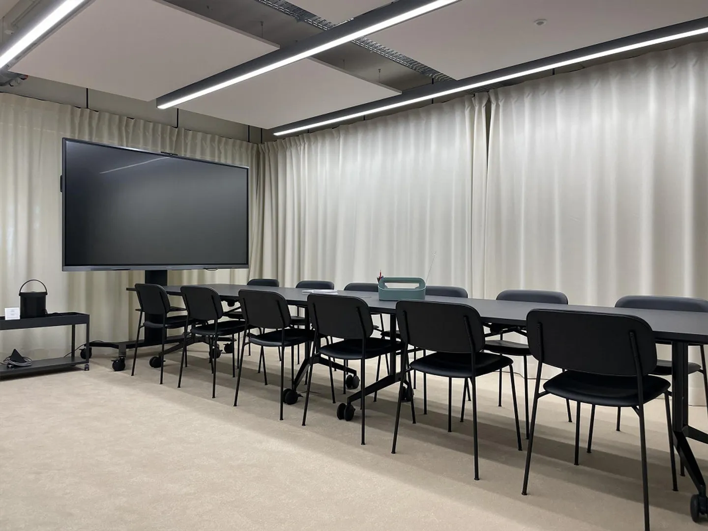 Ufficio completamente arredato per 2 postazioni di lavoro (Servizio tutto incluso) - Foto 5 di 11