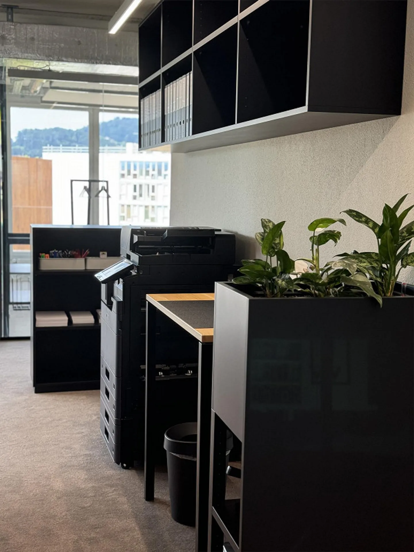 Ufficio completamente arredato per 2 postazioni di lavoro (Servizio tutto incluso) - Foto 8 di 11