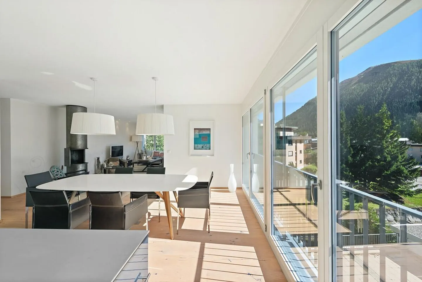 Davos : Appartement en Attique ensoleillé avec vue imprenable sur les montagnes - Photo 1 sur 5