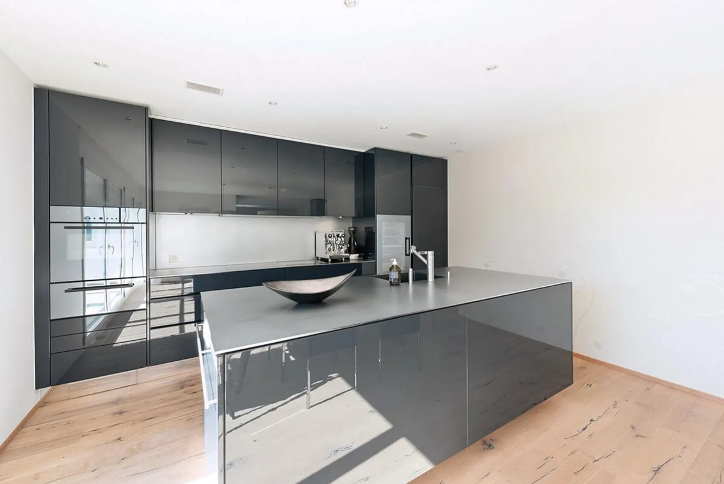 Davos : Appartement en Attique ensoleillé avec vue imprenable sur les montagnes - Photo 2 sur 5