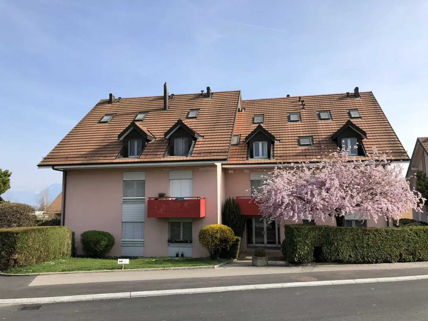 Bel Appartement avec Vue sur le Lac - Photo 1 sur 6