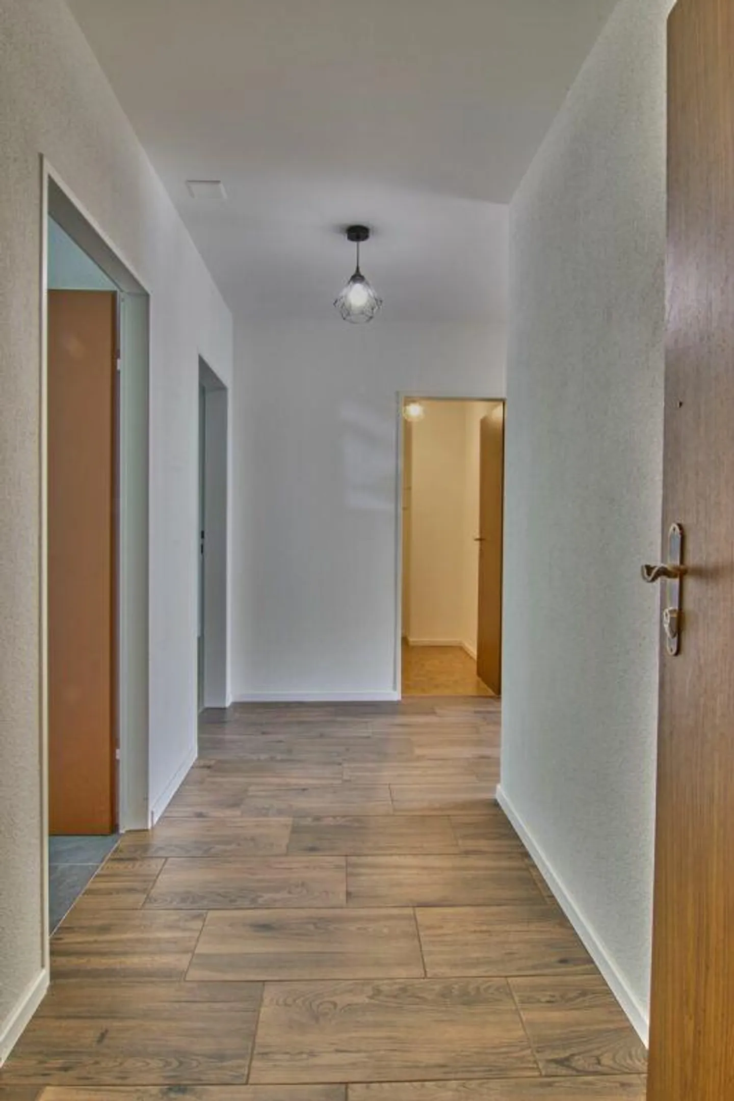 Emménager et se sentir bien : appartement de 3 pièces avec 2 balcons et AAP - Photo 2 sur 12