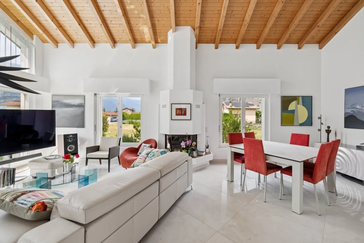 In the heart of a quiet residential area. - Photo 4 of 11