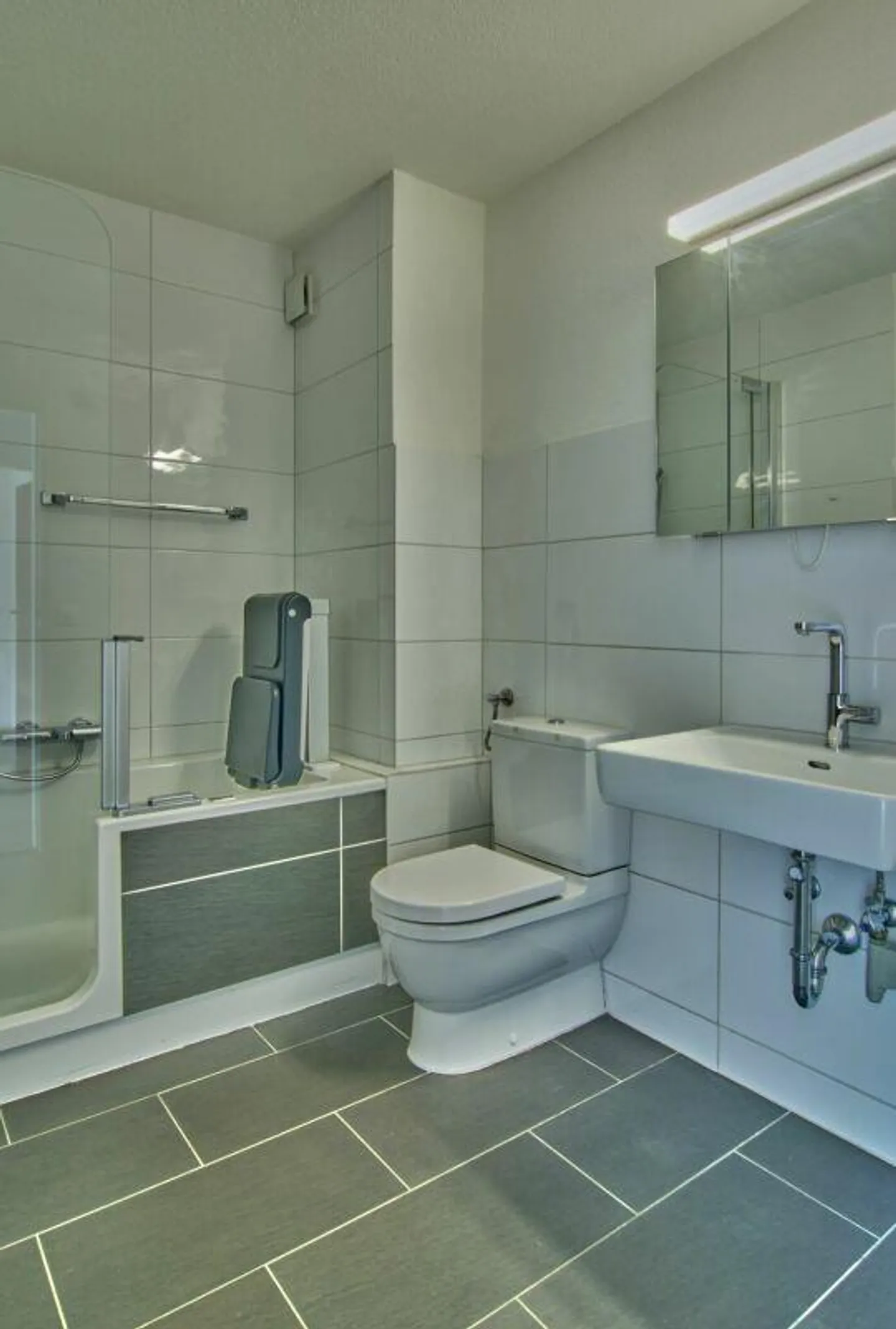 Emménager et se sentir bien : appartement de 3 pièces avec 2 balcons et AAP - Photo 9 sur 12