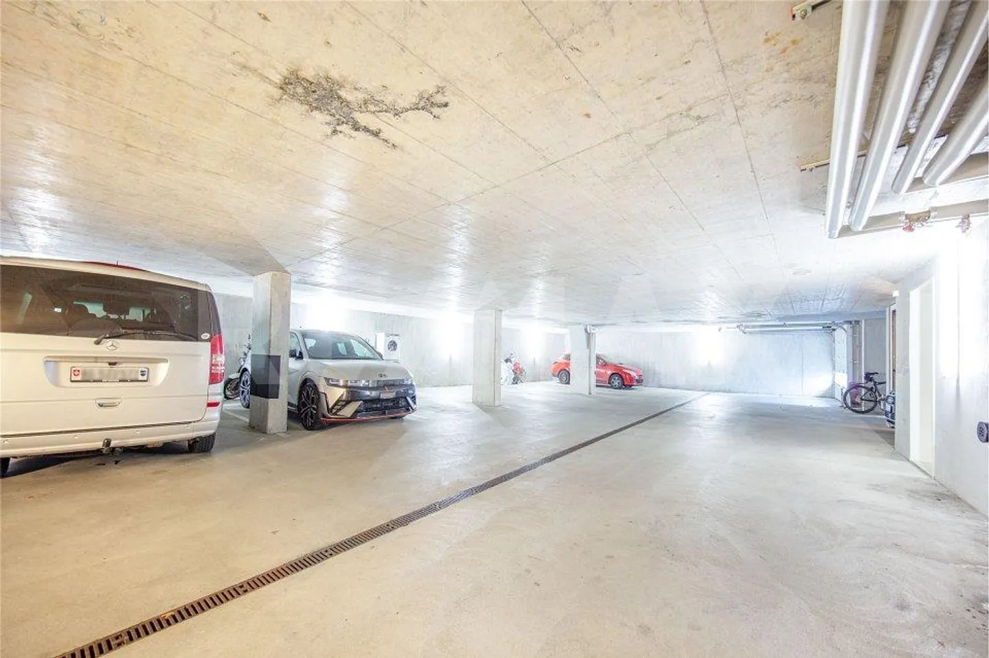 High-yielding multi-family house with 7 apartments and 10 underground parking spaces - Photo 12 of 13