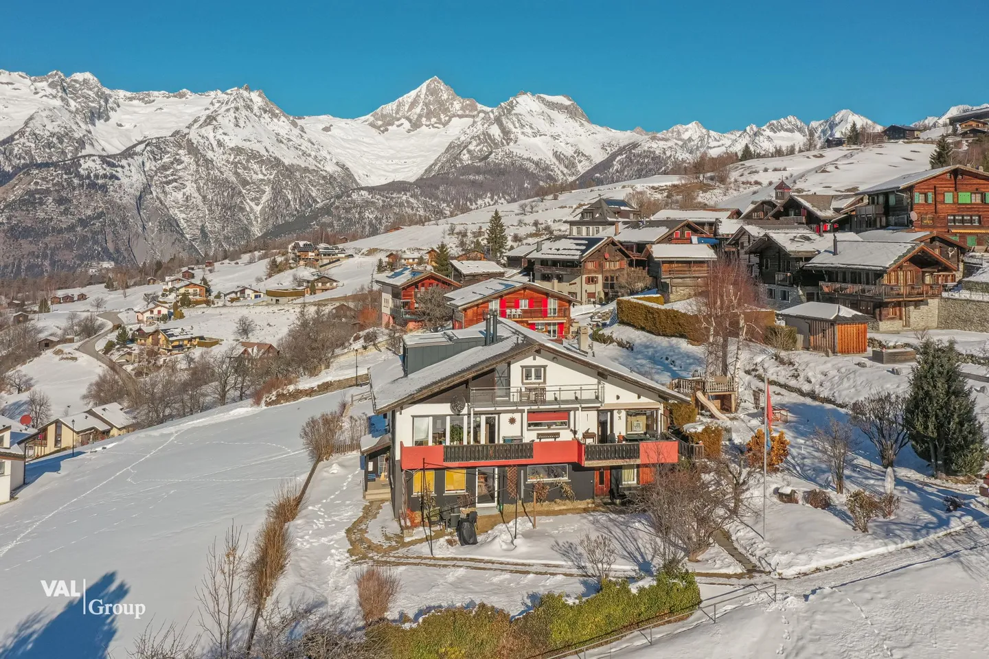 Multi-family house with 4 spacious residential units - Photo 10 of 10