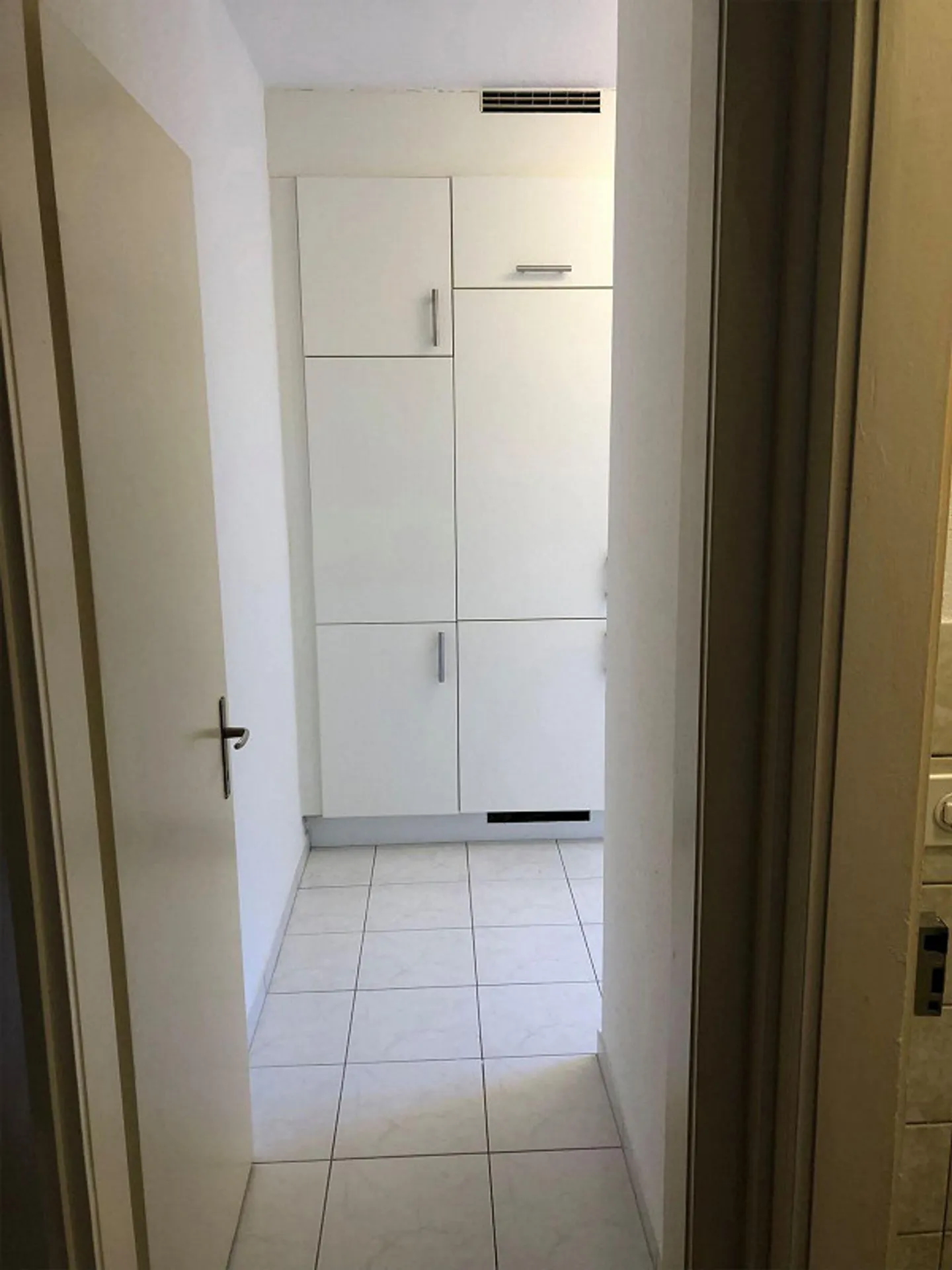 2.5-room apartment in a central location (temporary) - Photo 3 of 7