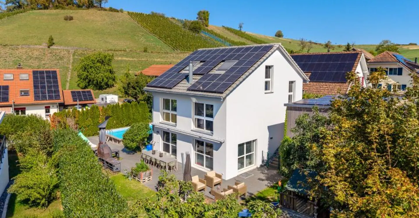 Luxuriöses Familienhaus mit Pool - Foto 1 von 13