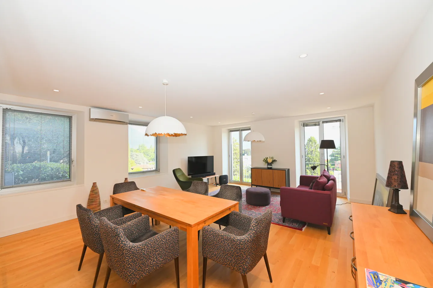 Appartement Meublé Élégant avec Vue Panoramique à Porza - Photo 5 sur 16