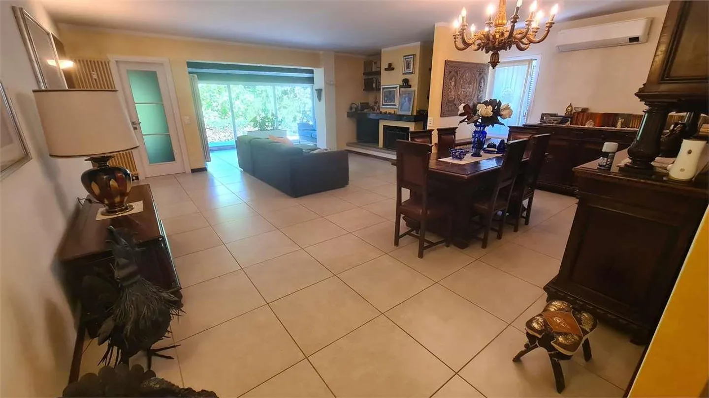 Morbio Inferiore: appartamento spazioso di 3,5 locali con giardino e doppio garage - Foto 3 di 12