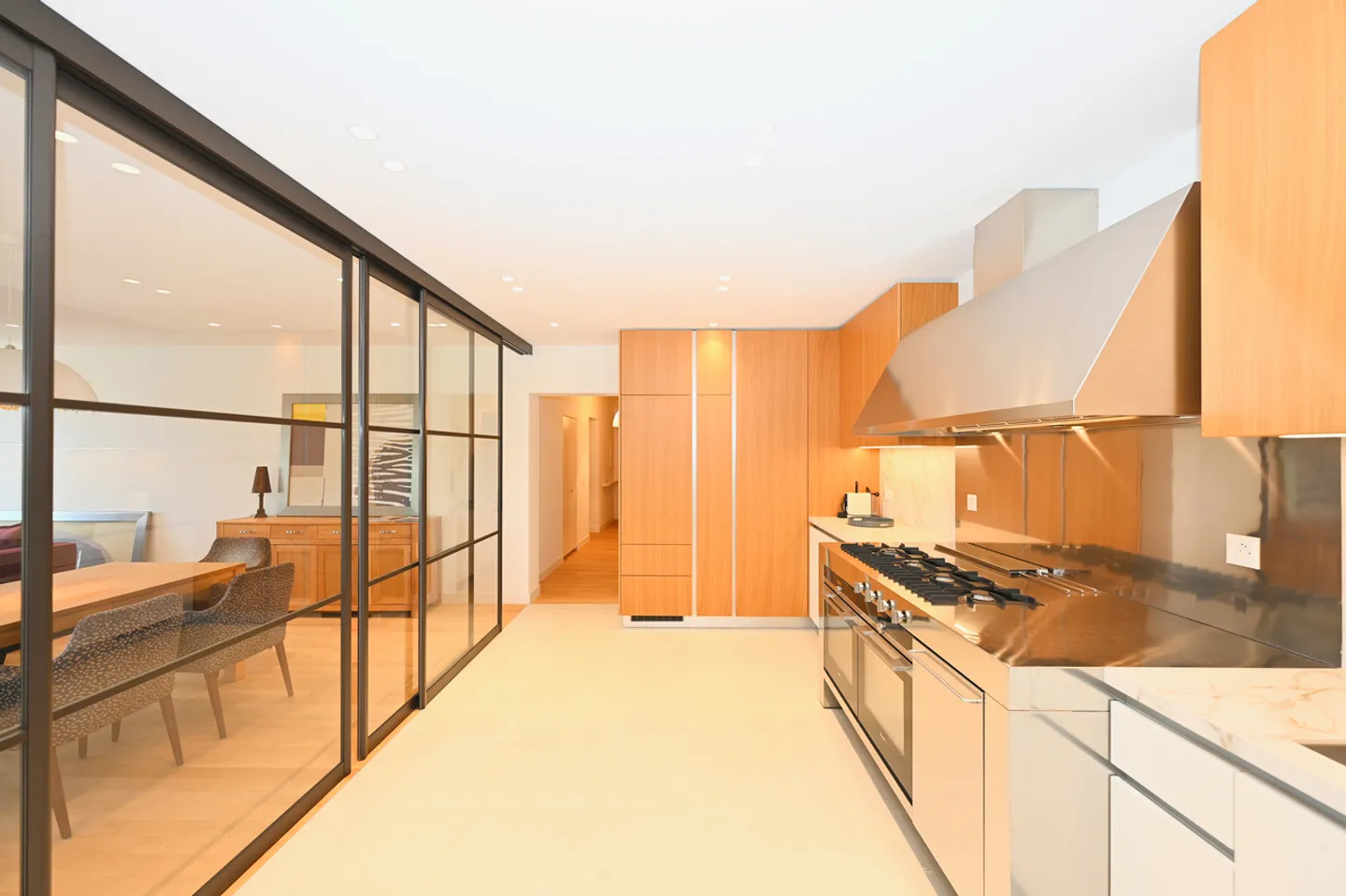 Appartement Meublé Élégant avec Vue Panoramique à Porza - Photo 7 sur 16