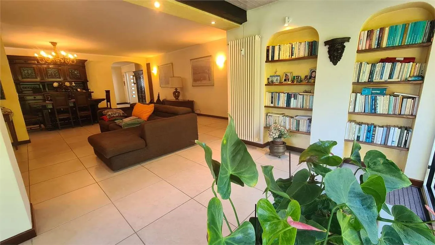 Morbio Inferiore: appartamento spazioso di 3,5 locali con giardino e doppio garage - Foto 5 di 12