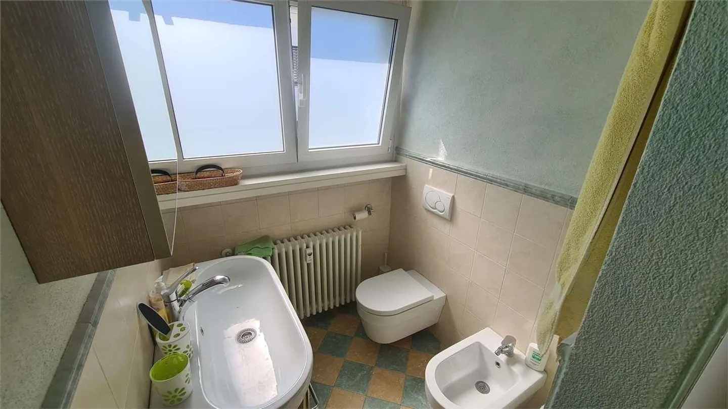 Morbio Inferiore: appartamento spazioso di 3,5 locali con giardino e doppio garage - Foto 8 di 12