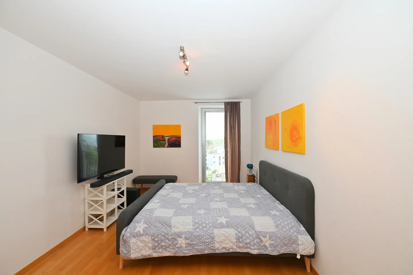 Appartement Meublé Élégant avec Vue Panoramique à Porza - Photo 11 sur 16