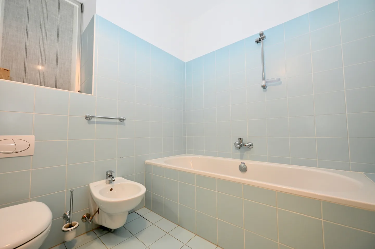 Appartement Meublé Élégant avec Vue Panoramique à Porza - Photo 12 sur 16