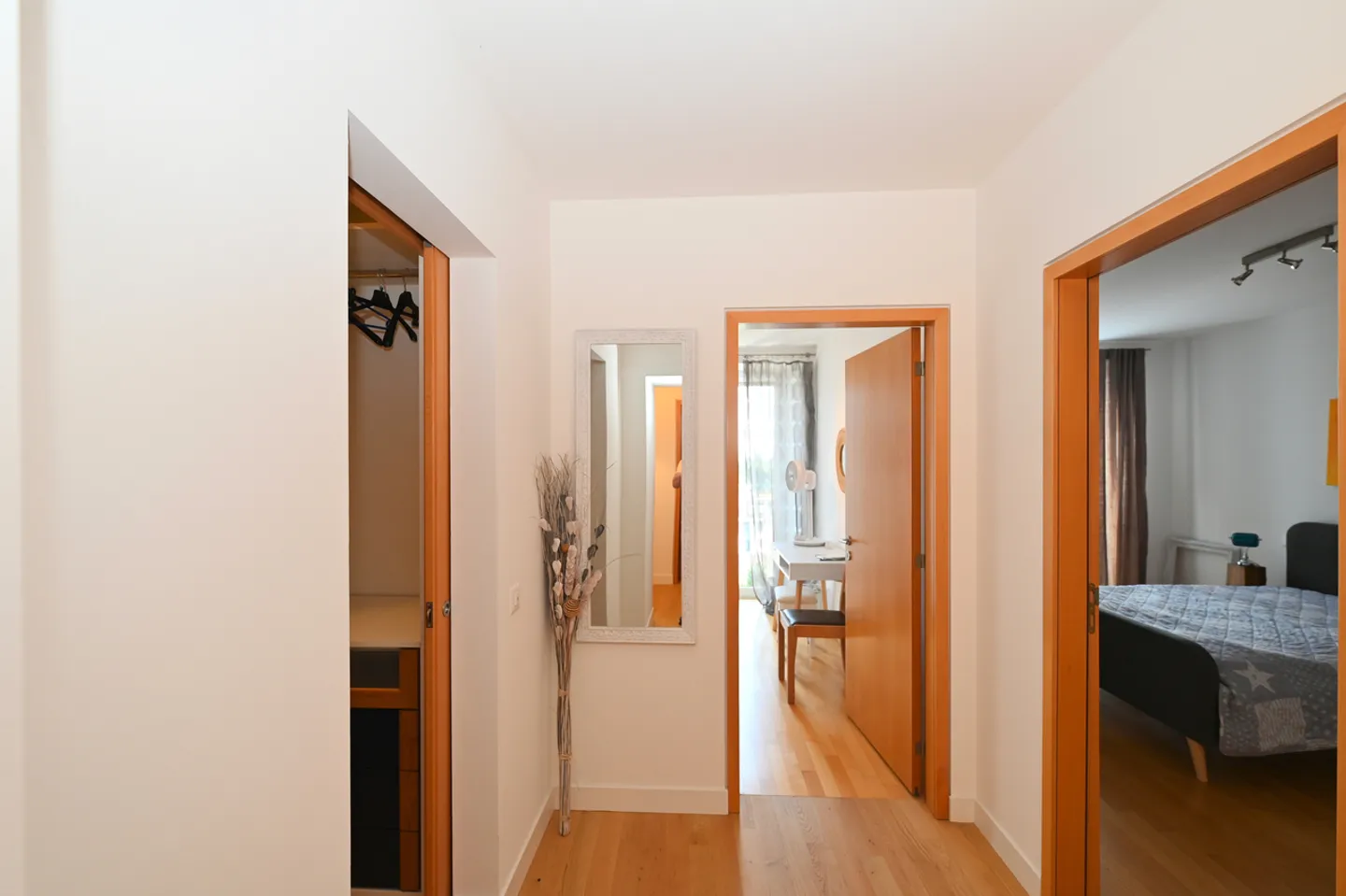 Appartement Meublé Élégant avec Vue Panoramique à Porza - Photo 16 sur 16
